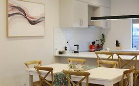Cozy And Comfortable, Sunny Three-Storey Building