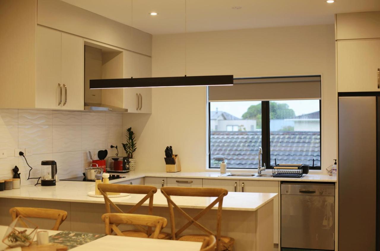 Cozy And Comfortable, Sunny Three-Storey Building Auckland Exterior photo